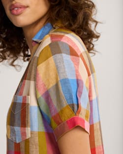 ALTERNATE VIEW OF WOMEN'S HARLOW LINEN SHIRT IN PLAID MULTI image number 4