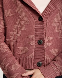 ALTERNATE VIEW OF WOMEN'S TEXTURED COTTON CARDIGAN IN ASH ROSE image number 5
