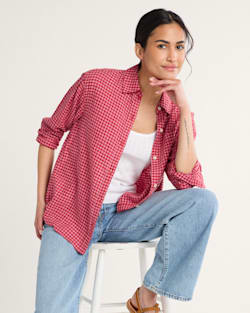 WOMEN'S COASTAL LINEN SHIRT IN PINK CHECK image number 1