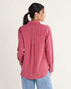 ALTERNATE VIEW OF WOMEN'S COASTAL LINEN SHIRT IN PINK CHECK image number 2