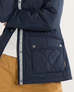 ALTERNATE VIEW OF WOMEN'S MARIGOLD CRINKLE QUILTED BARN COAT IN MIDNIGHT image number 4