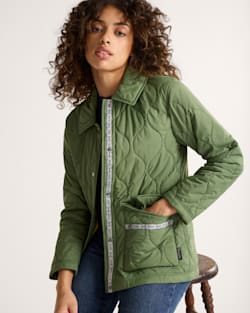 ALTERNATE VIEW OF WOMEN'S MARIGOLD CRINKLE QUILTED BARN COAT IN GREEN VINE image number 4