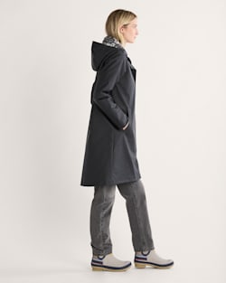 ALTERNATE VIEW OF WOMEN'S VICTORIA RAIN SLICKER IN BLACK image number 3
