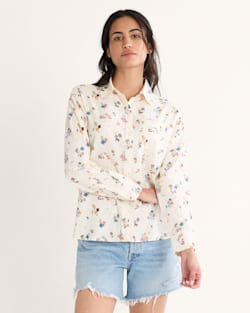 WOMEN'S COASTAL LINEN SHIRT IN ANTIQUE WHITE BEACH PRINT image number 1