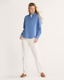 ALTERNATE VIEW OF WOMEN'S COASTAL LINEN SHIRT IN DUSTY BLUE image number 4