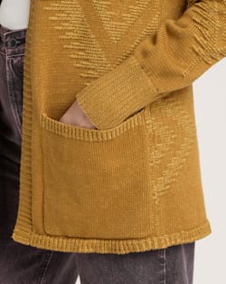ALTERNATE VIEW OF WOMEN'S TEXTURED SIERRA SPRINGS CARDIGAN IN BRONZE/CURRY image number 5
