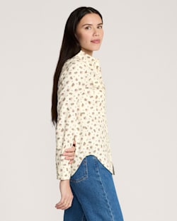 ALTERNATE VIEW OF WOMEN'S FLORAL COTTON TWILL GAMBLER SHIRT IN ECRU image number 3