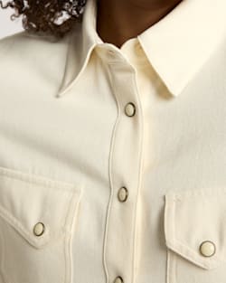 ALTERNATE VIEW OF WOMEN'S COTTON TWILL GAMBLER SHIRT IN ECRU image number 4