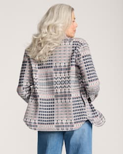 ALTERNATE VIEW OF TEXTURED WOOL SHIRT JACKET IN NAVY/PINK image number 2