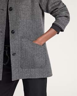 ALTERNATE VIEW OF WOMEN'S REVERSIBLE WOOL JACKET IN CHARCOAL HERRINGBONE image number 6
