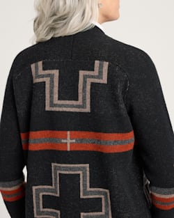 ALTERNATE VIEW OF WOMEN'S SAN MIGUEL LAMBSWOOL DUSTER CARDIGAN IN BLACK/RED image number 4