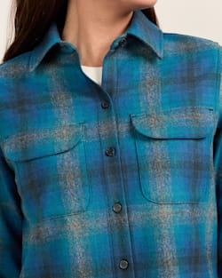 ALTERNATE VIEW OF WOMEN'S PLAID BOARD SHIRT IN TURQUOISE/BLUE OMBRE image number 5