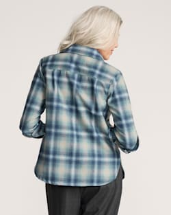 ALTERNATE VIEW OF WOMEN'S PLAID BOARD SHIRT IN BLUE/WHITE OMBRE image number 2