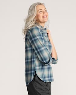 ALTERNATE VIEW OF WOMEN'S PLAID BOARD SHIRT IN BLUE/WHITE OMBRE image number 3