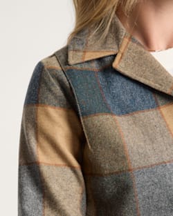 ALTERNATE VIEW OF WOMEN'S 49ER JACKET IN CAMEL BLOCK PLAID image number 4