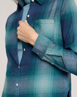 ALTERNATE VIEW OF PLAID COTTON FLANNEL RELAXED SHIRT IN TEAL OMBRE image number 4