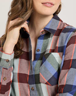 ALTERNATE VIEW OF WOMEN'S PLAID COTTON FLANNEL RELAXED SHIRT IN BLUE/RED MULTI PLAID image number 4