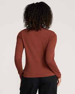 ALTERNATE VIEW OF WOMEN'S LONG-SLEEVE DESCHUTES TEE IN BRICK image number 2