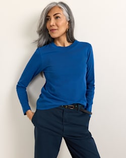 WOMEN'S LONG-SLEEVE DESCHUTES TEE IN COBALT BLUE image number 1