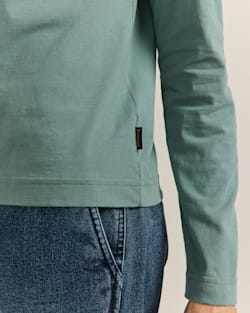 ALTERNATE VIEW OF WOMEN'S LONG-SLEEVE DESCHUTES TEE IN DARK TEAL image number 4