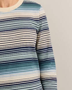 ALTERNATE VIEW OF WOMEN'S LONG-SLEEVE STRIPE DESCHUTES TEE IN TEAL/BLUE STRIPE image number 4