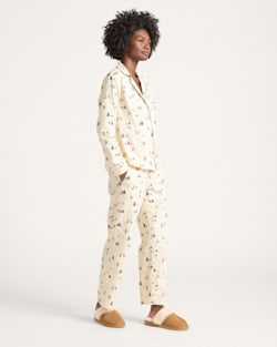 ALTERNATE VIEW OF WOMEN'S SKI PRINT FLANNEL PAJAMA SET IN ECRU image number 3