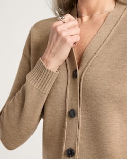 ALTERNATE VIEW OF WOMEN'S RELAXED MERINO CARDIGAN IN TAN image number 4