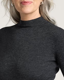 ALTERNATE VIEW OF WOMEN'S RIB MERINO MOCKNECK IN BLACK HEATHER image number 4