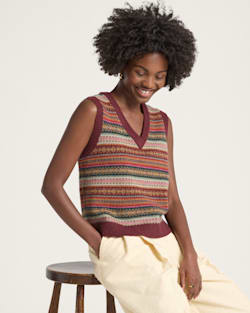 WOMEN'S HARLOW LAMBSWOOL SWEATER VEST IN BURGUNDY MULTI image number 1