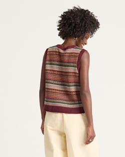 ALTERNATE VIEW OF WOMEN'S HARLOW LAMBSWOOL SWEATER VEST IN BURGUNDY MULTI image number 2