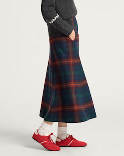 ALTERNATE VIEW OF WOMEN'S PLAID WOOL SKIRT IN NAVY/COPPER image number 3