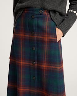 ALTERNATE VIEW OF WOMEN'S PLAID WOOL SKIRT IN NAVY/COPPER image number 4