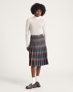 ALTERNATE VIEW OF WOMEN'S REVERSIBLE PLEATED WOOL SKIRT IN BURGUNDY/TAN PLAID image number 4