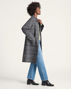 ALTERNATE VIEW OF WOMEN'S REVERSIBLE LONG WOOL COAT IN GREY GLEN PLAID/NAVY image number 3