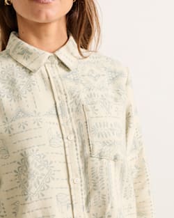 ALTERNATE VIEW OF WOMEN'S DOUBLESOFT PERFECT ONE POCKET SHIRT IN SHALE LAUREL GROVE image number 4