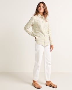 ALTERNATE VIEW OF WOMEN'S DOUBLESOFT PERFECT ONE POCKET SHIRT IN SHALE LAUREL GROVE image number 6