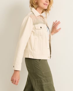 ALTERNATE VIEW OF WOMEN'S DENIM TRUCKER JACKET IN NATURAL LAUREL GROVE image number 3