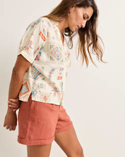 ALTERNATE VIEW OF WOMEN'S SHORT-SLEEVE HARLOW LINEN SHIRT IN IVORY MULTI image number 3