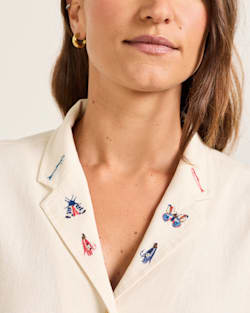 ALTERNATE VIEW OF WOMEN'S SHORT-SLEEVE EMBROIDERED LINEN CAMP SHIRT IN NATURAL image number 4