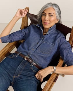 ALTERNATE VIEW OF WOMEN'S CHAMBRAY PERFECT ONE POCKET SHIRT IN MEDIUM WASH image number 2