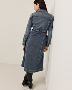 ALTERNATE VIEW OF WOMEN'S DENIM MIDI SHIRT DRESS IN DARK WASH image number 6