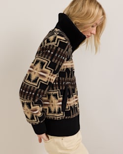 WOMEN'S HARDING FOXGLOVE FLEECE BOMBER JACKET IN BLACK/TAN image number 1
