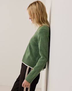 WOMEN'S SHETLAND COLLECTION CREWNECK IN GREEN HEATHER image number 1