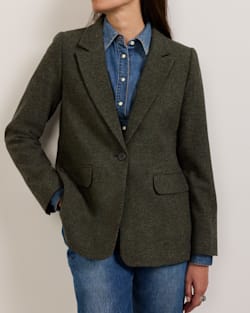 ALTERNATE VIEW OF WOMEN'S HERRINGBONE TWEED WOOL BLAZER IN BLACK/GREEN MIX image number 3