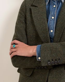 ALTERNATE VIEW OF WOMEN'S HERRINGBONE TWEED WOOL BLAZER IN BLACK/GREEN MIX image number 6