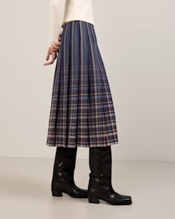 ALTERNATE VIEW OF WOMEN'S WORSTED WOOL PLEATED SKIRT IN BLUE STRIPE PLAID image number 3