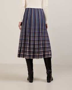 ALTERNATE VIEW OF WOMEN'S WORSTED WOOL PLEATED SKIRT IN BLUE STRIPE PLAID image number 4