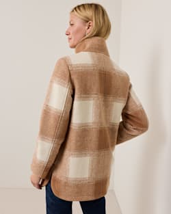 ALTERNATE VIEW OF WOMEN'S PLAID WOOL COAT IN CAMEL OMBRE image number 4