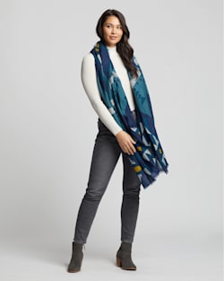 ALTERNATE VIEW OF SISKIYOU FEATHERWEIGHT WOOL SCARF IN BLUE image number 3