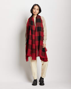 PLAID FEATHERWEIGHT WOOL SCARF IN RED BUFFALO CHECK image number 1